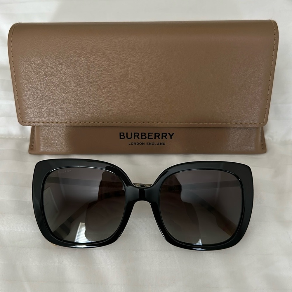 BURBERRY sunglasses, never worn, purchased from Harrod’s 09/2023